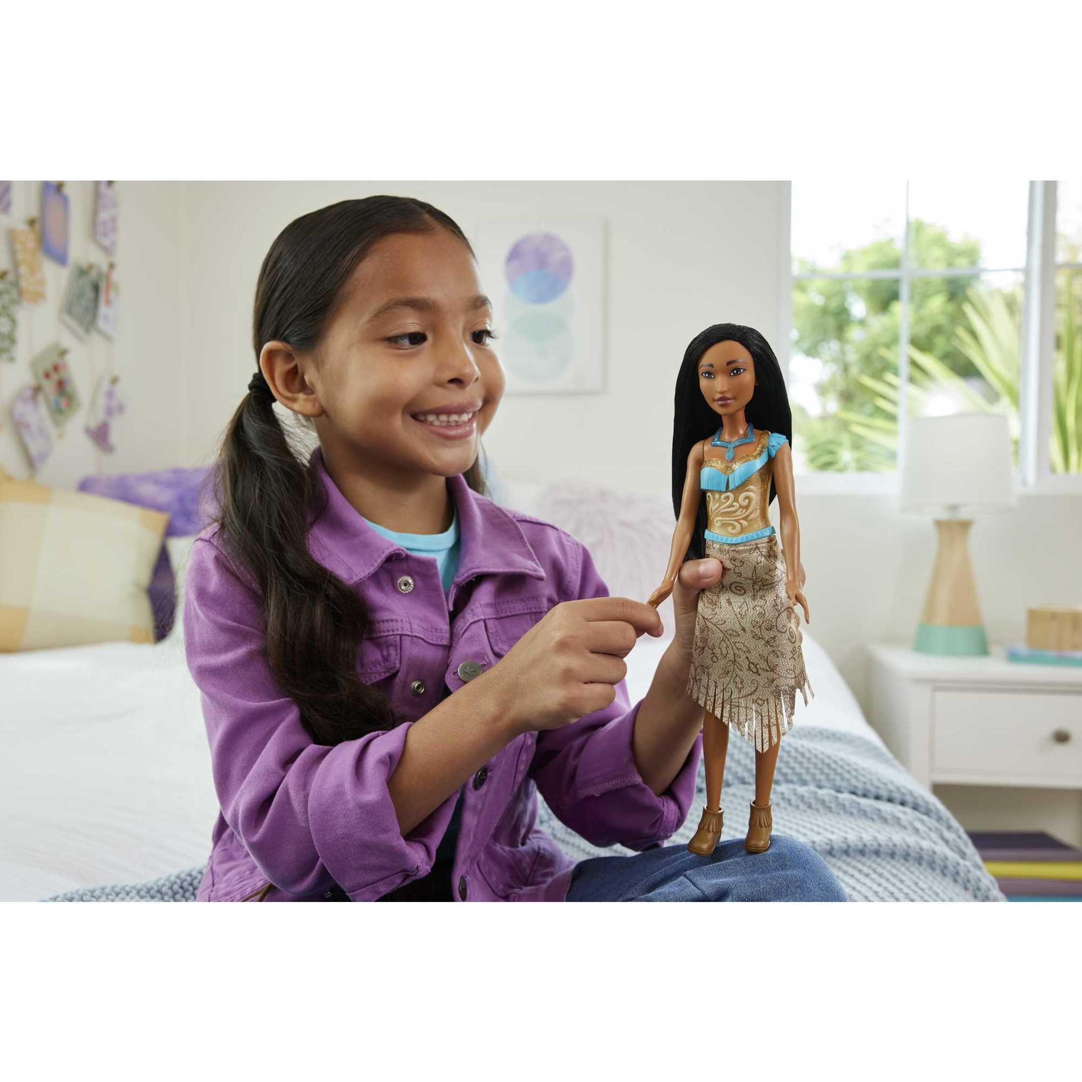 Disney Princess Pochontas 11 inch Fashion Doll with Black Hair, Brown Eyes & Necklace Accessory